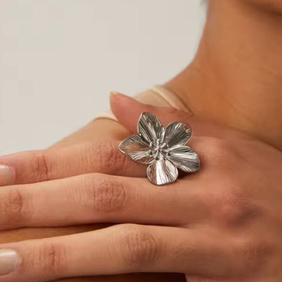 Vintage Silver Statement Flower Ring - Picture 3 of 11